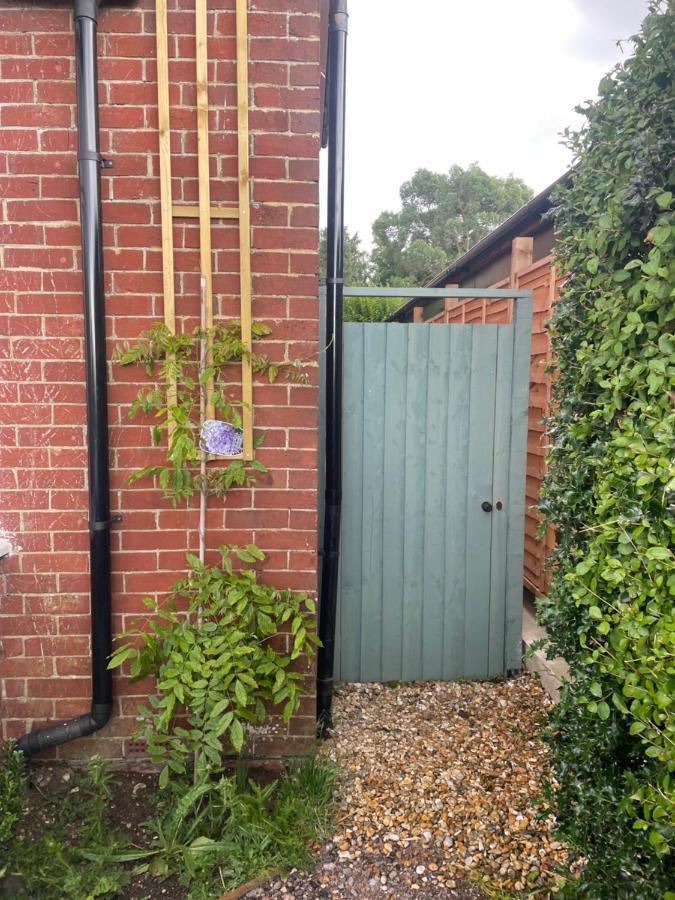 Cobo Cottage Chichester Exterior foto